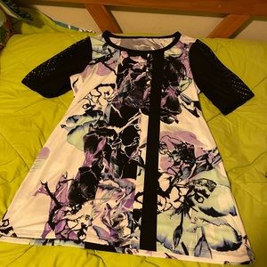 Ladies top.  Great for work